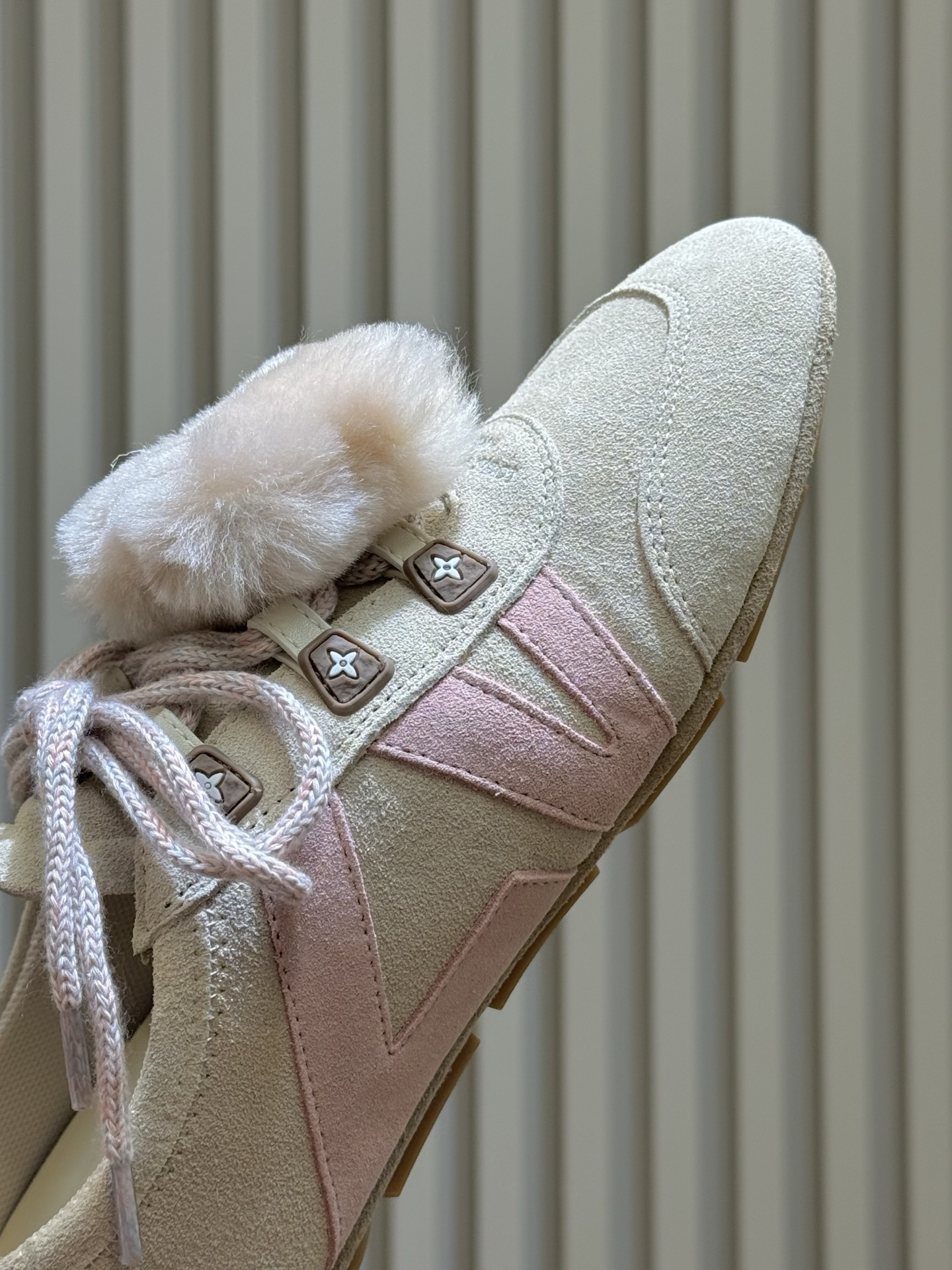 Lv Sneakers-230
