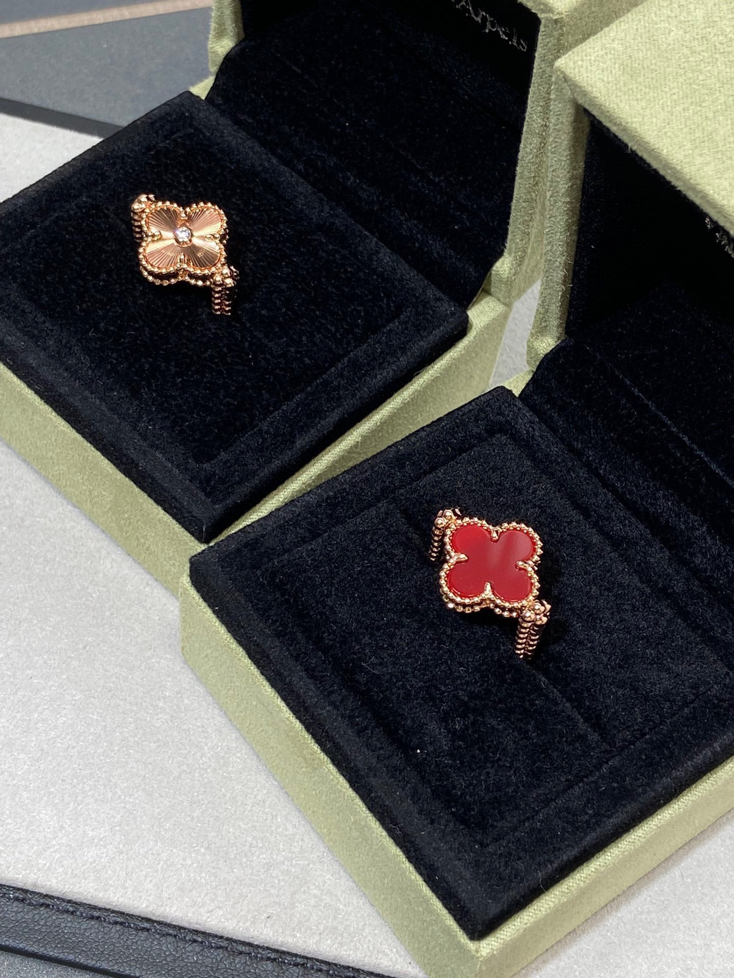 Van Cleef & Arpels ring-95