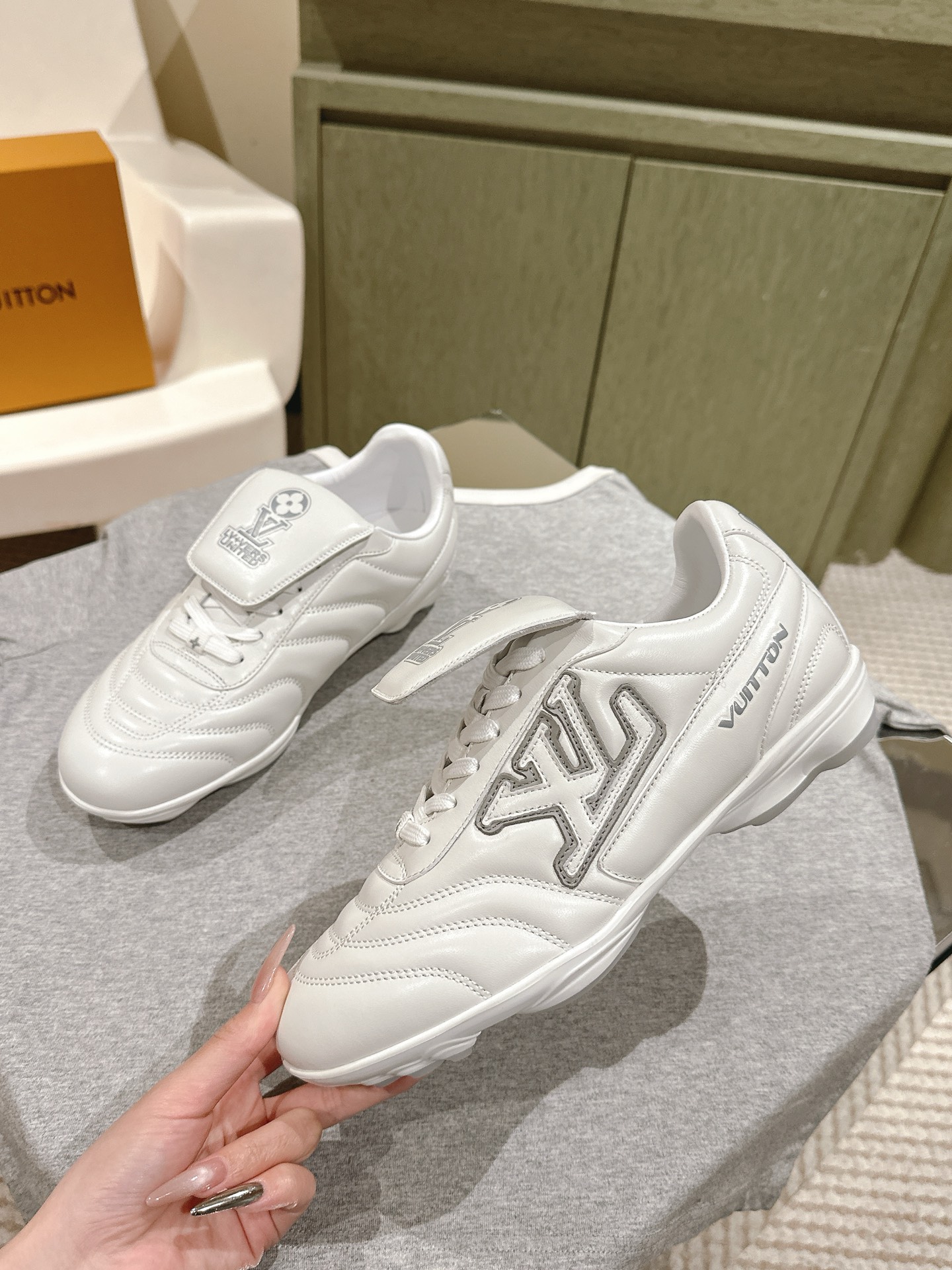 Lv Sneakers-238