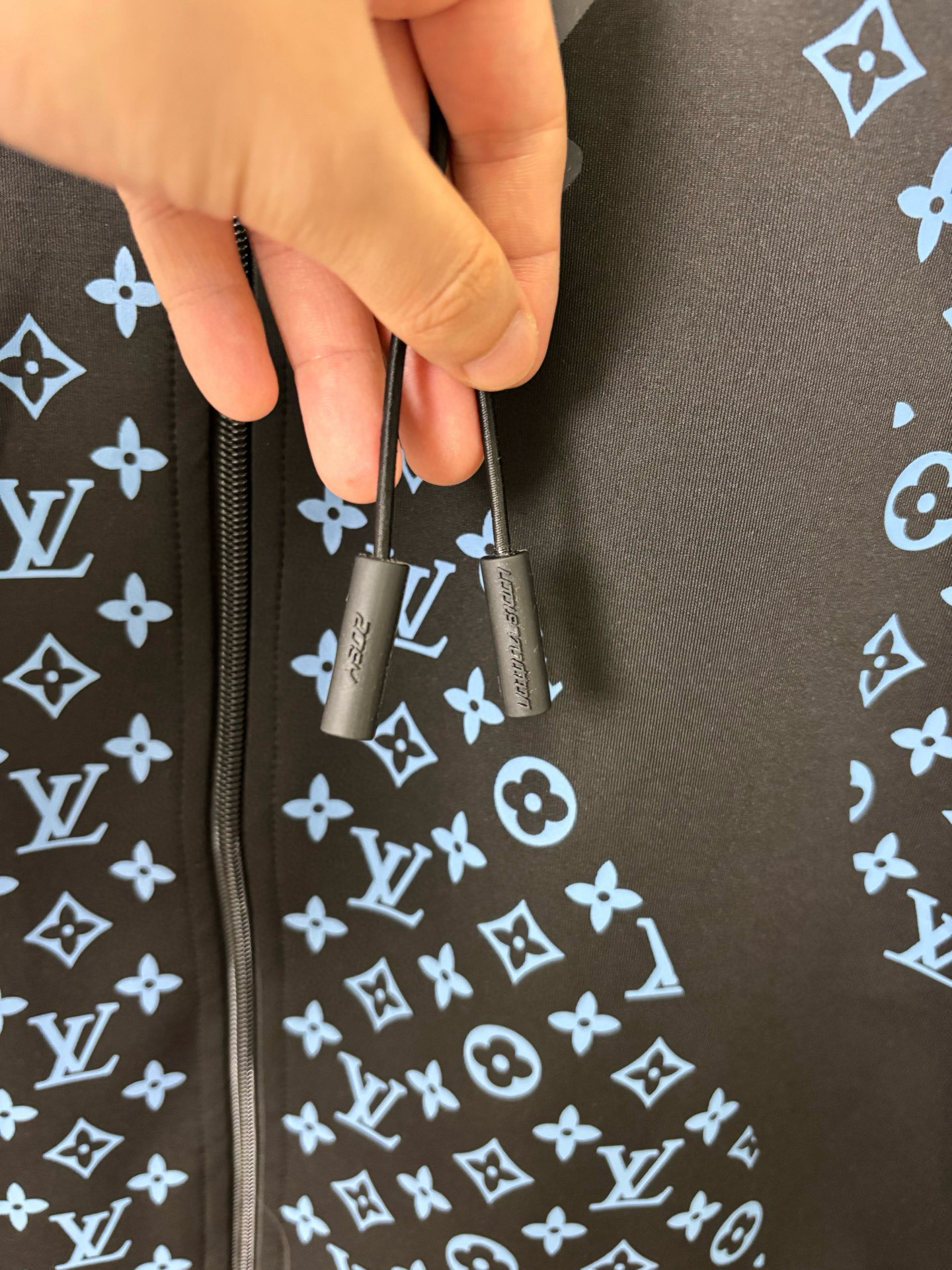 LV Clothing-305