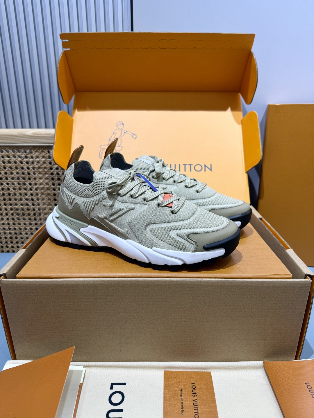 Lv Sneakers-191