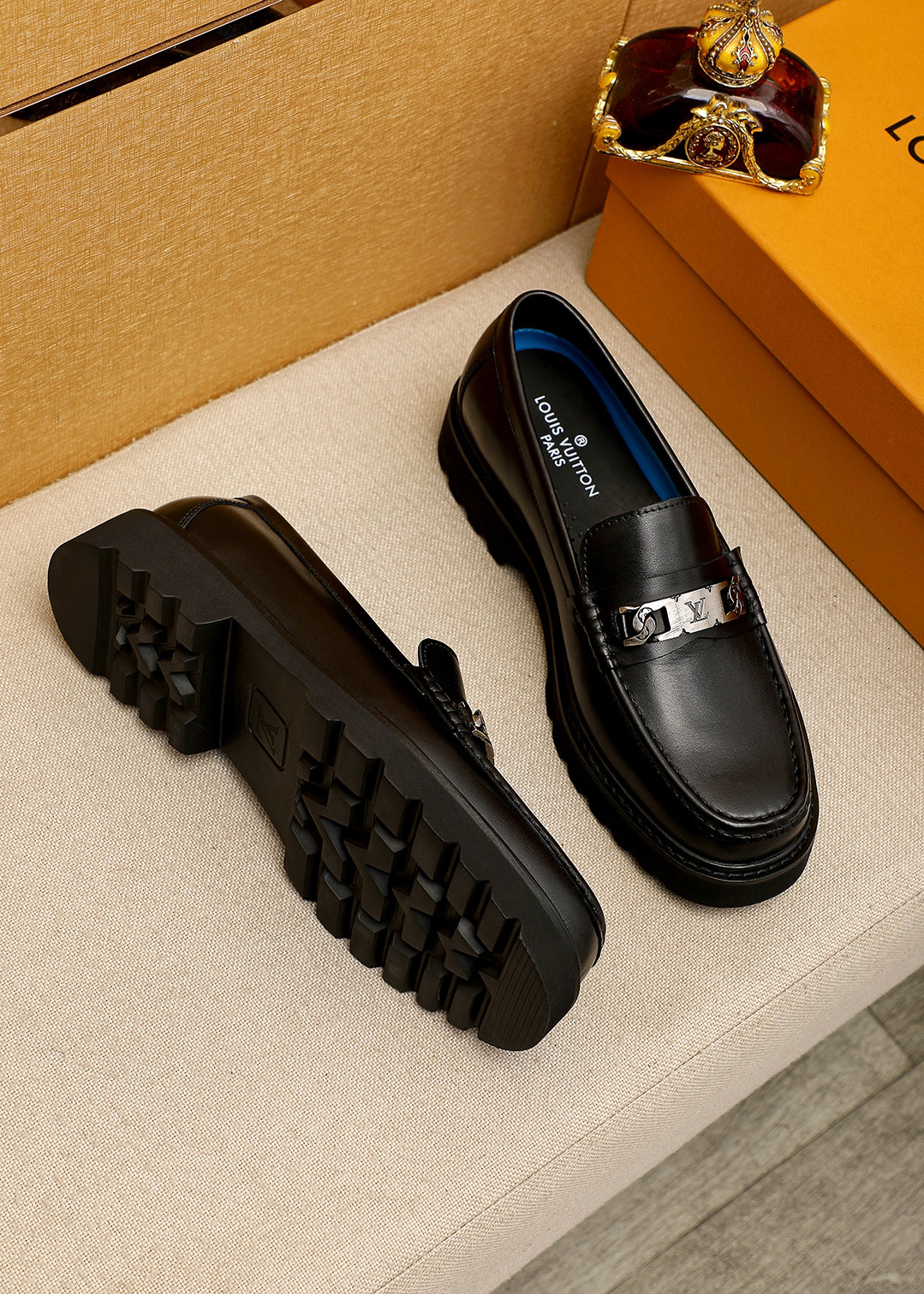 LV men's leather shoes-66