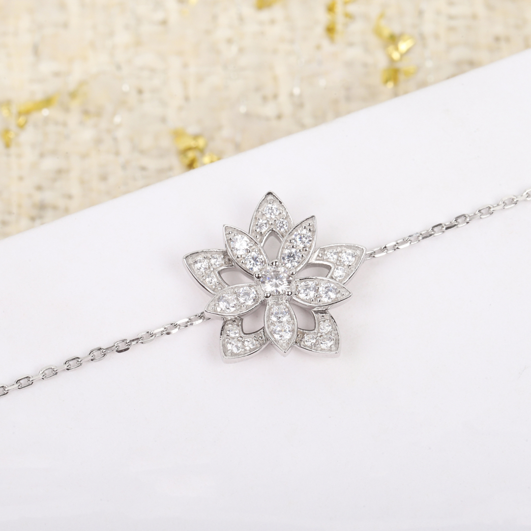 Van Cleef & Arpels Bracelet-40