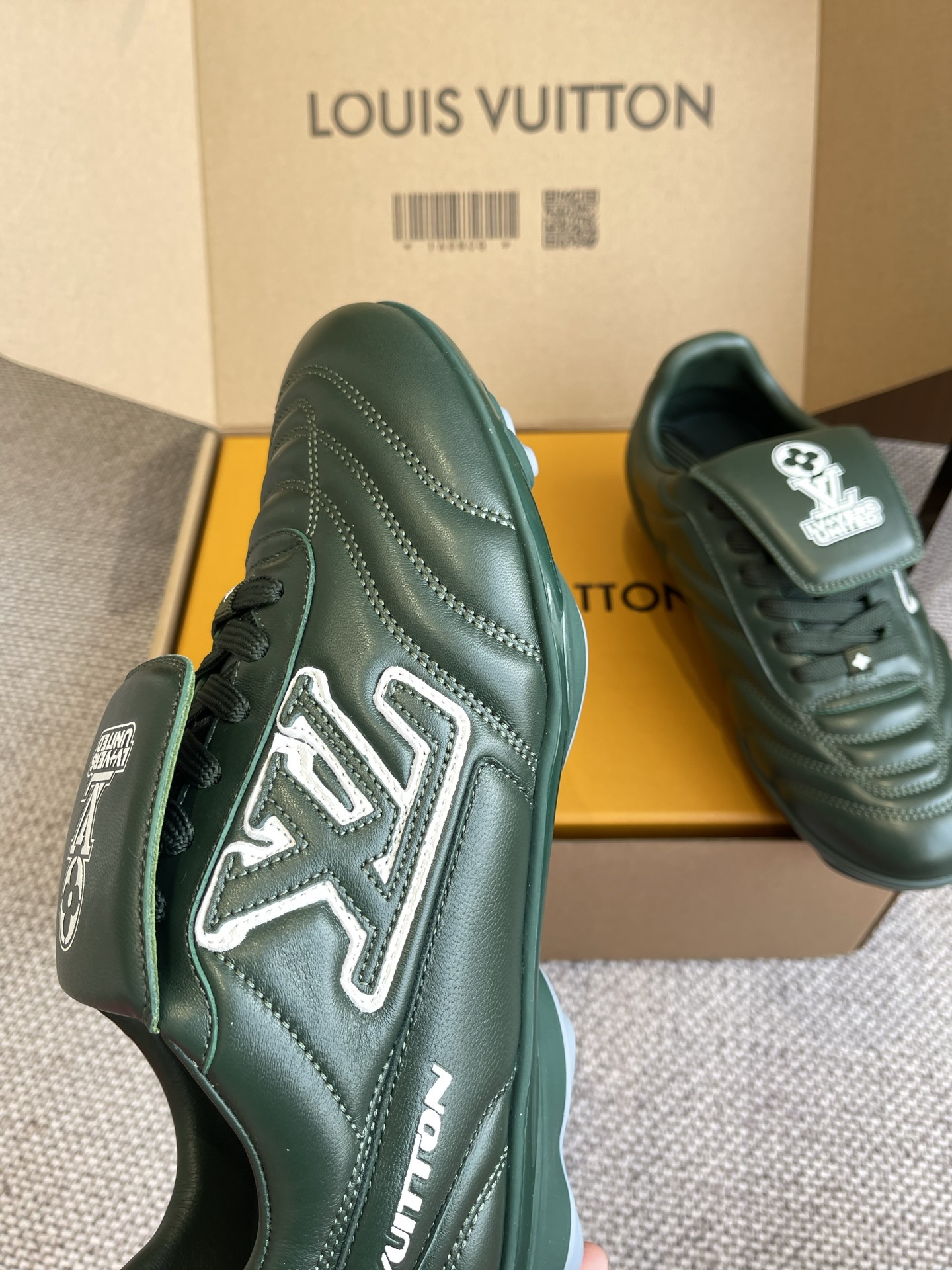 Lv Sneakers-108