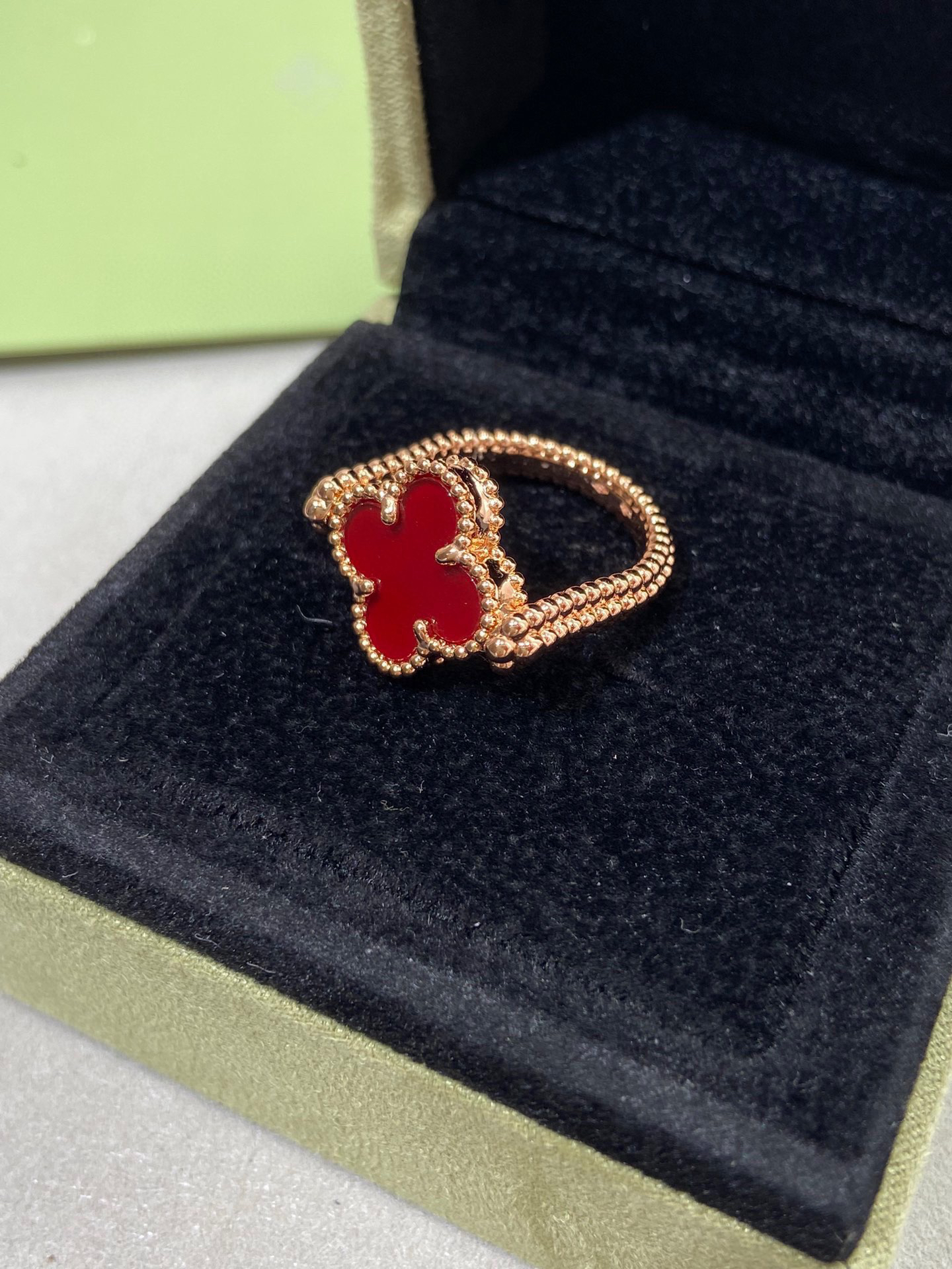 Van Cleef & Arpels ring-95