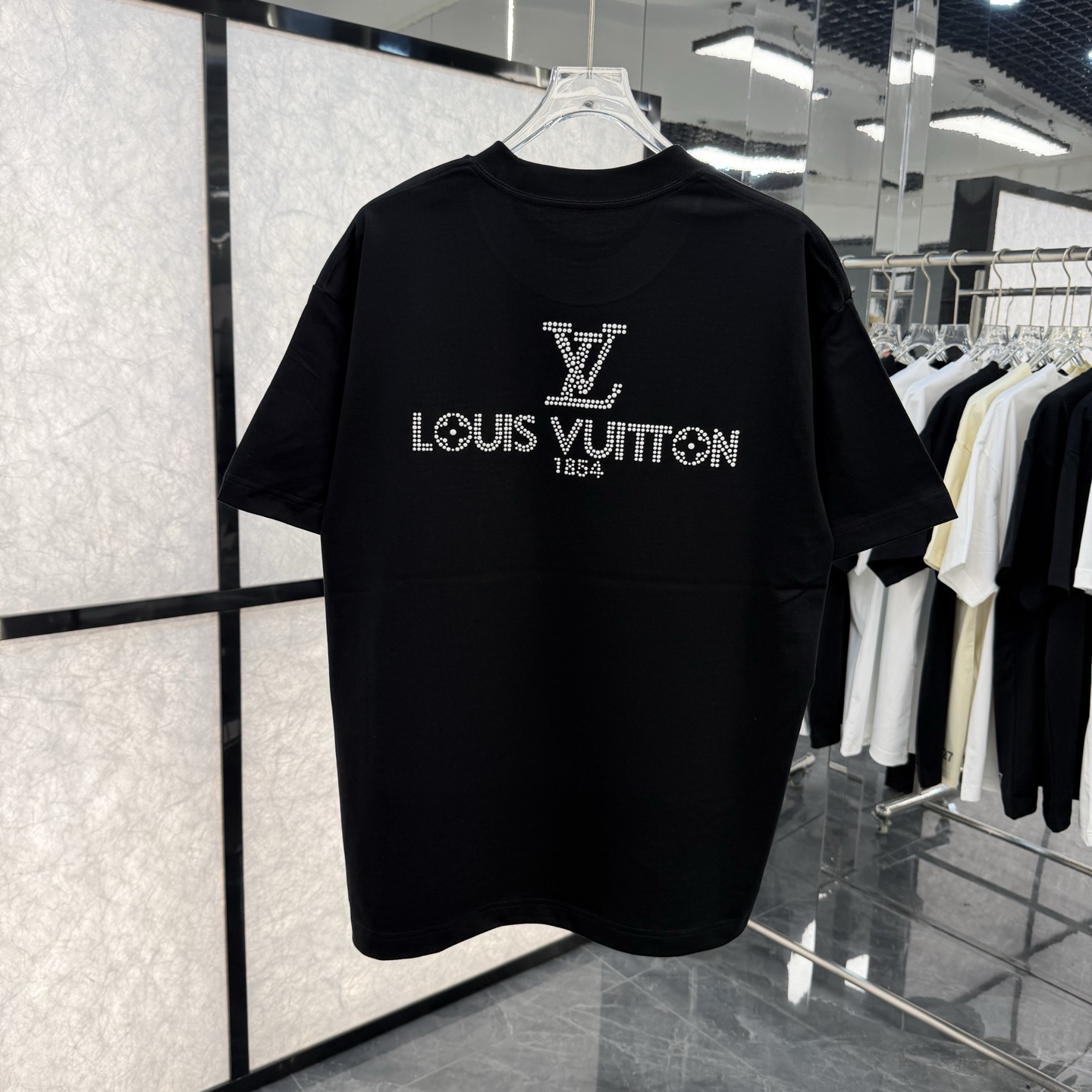 LV clothing-162