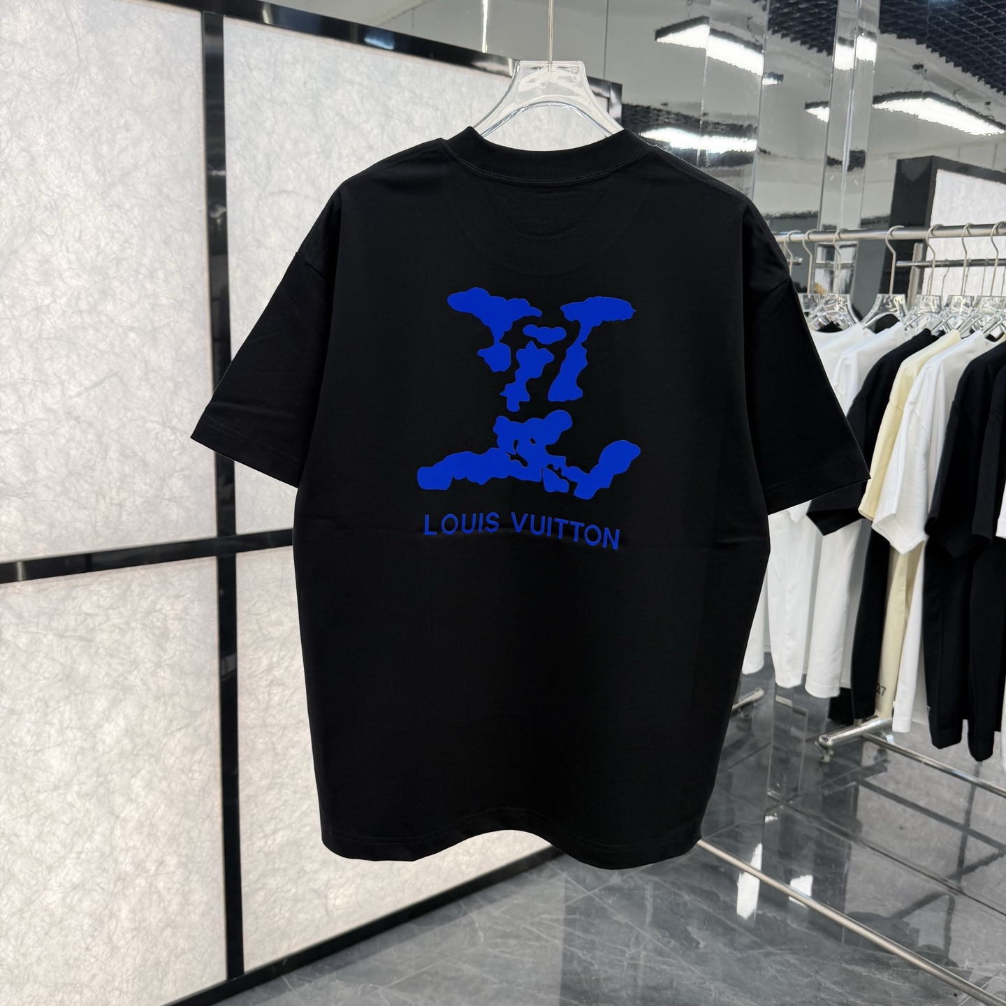 LV clothing-164
