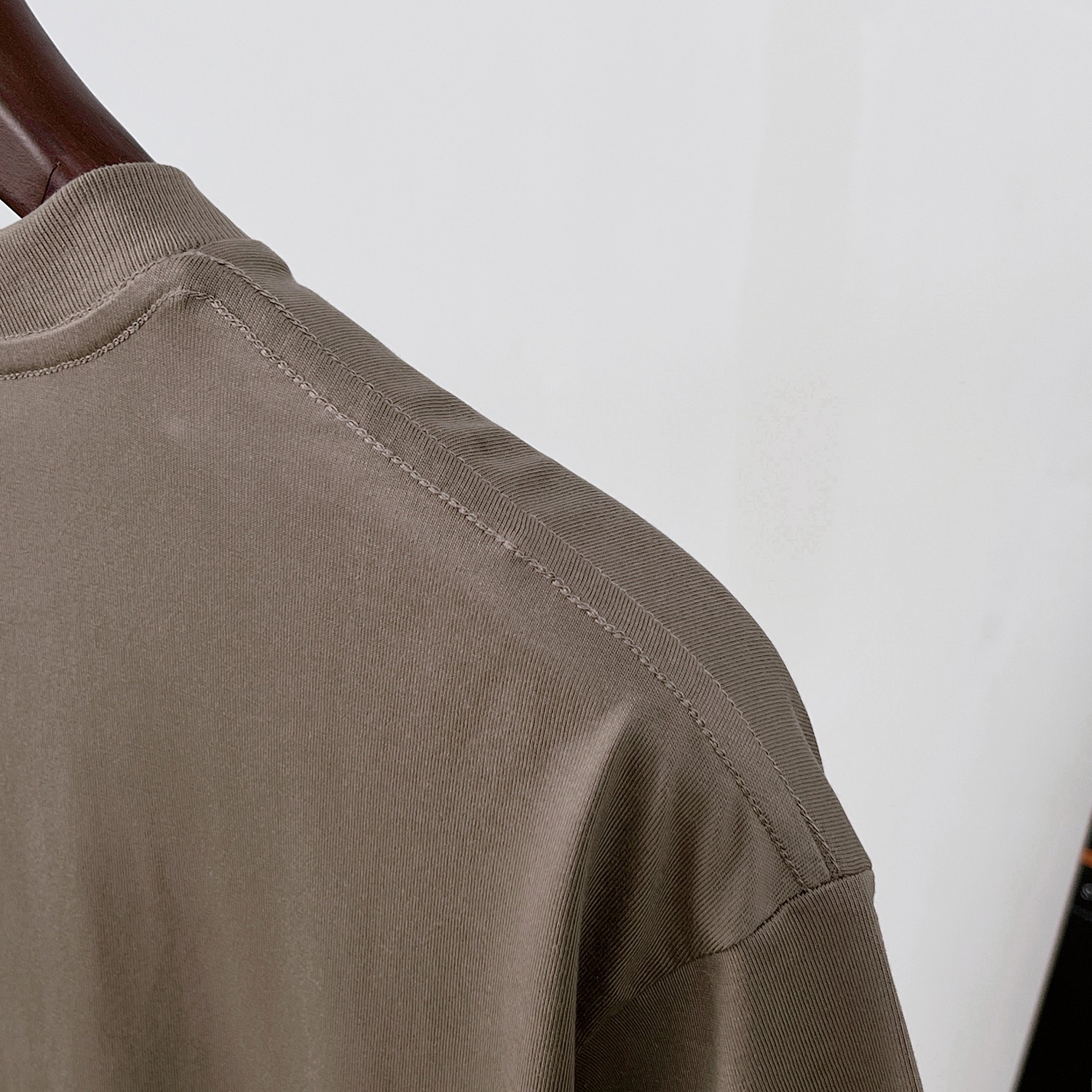 LV clothing-156