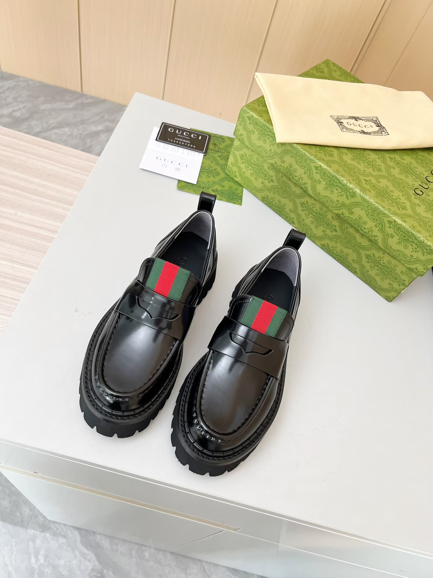 Gucci women's leather shoes-17