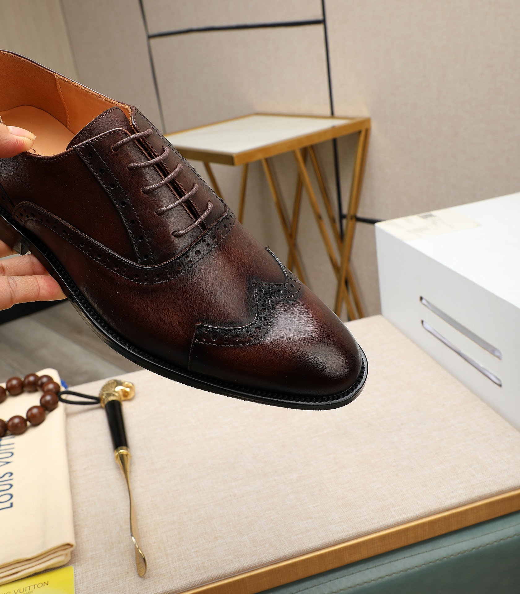 LV men's leather shoes-4