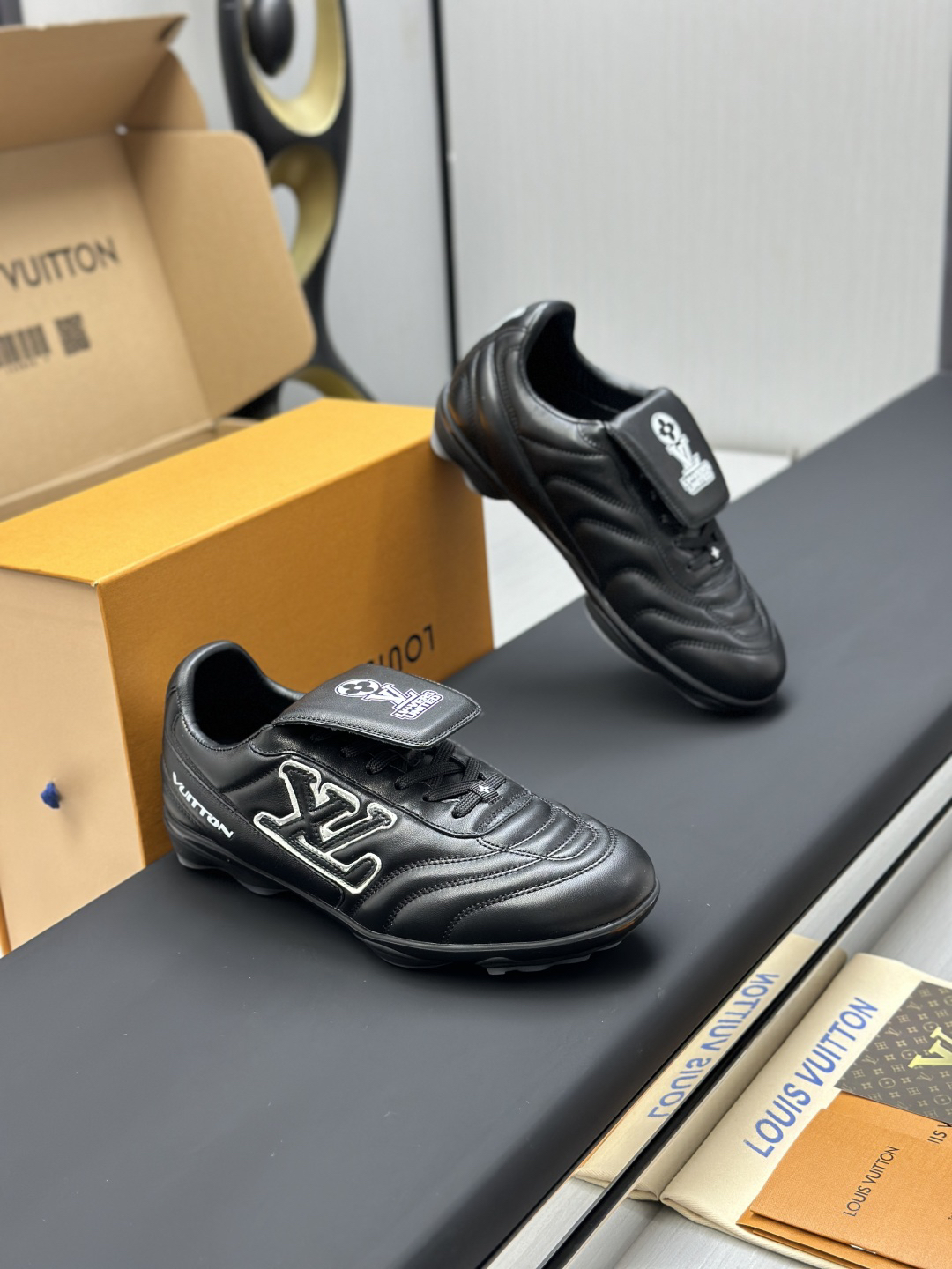 Lv Sneakers-255