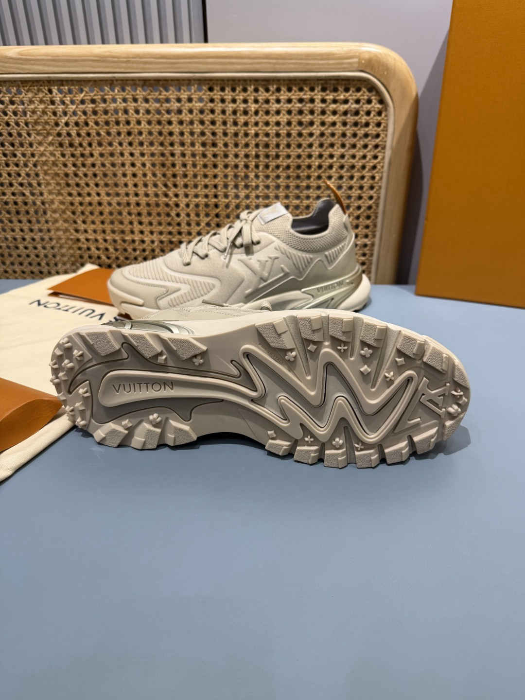 Lv Sneakers-182