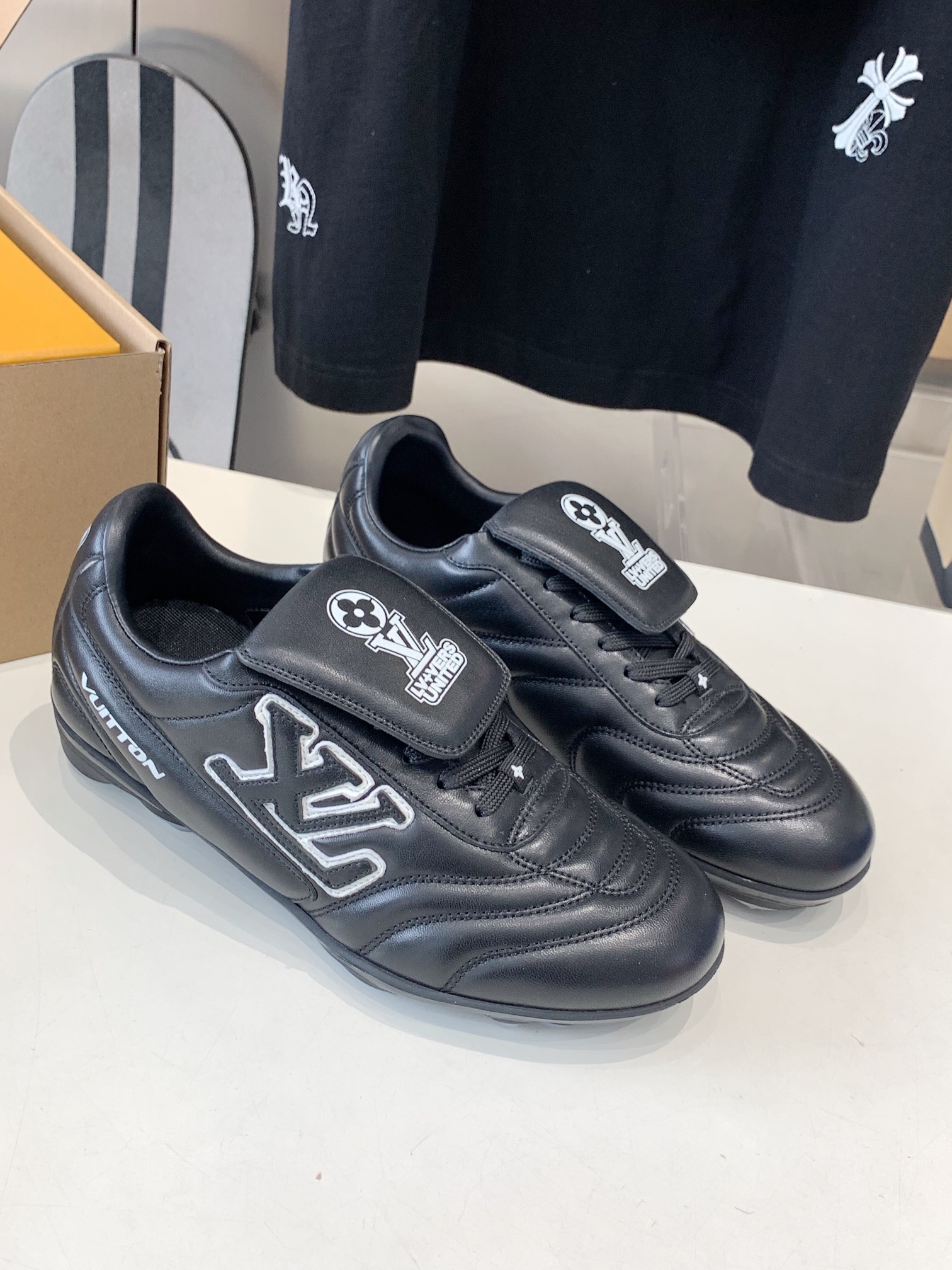 Lv Sneakers-235