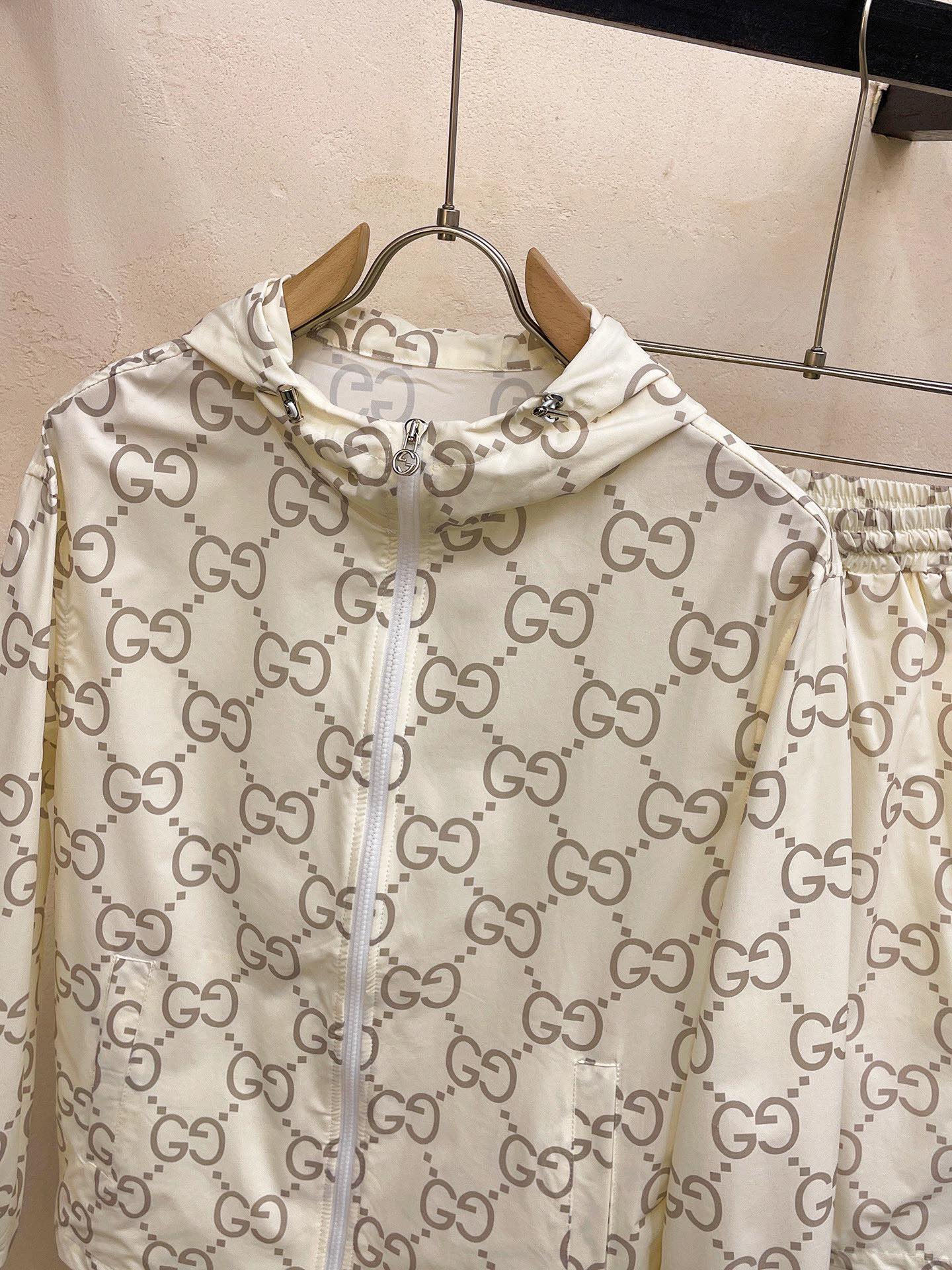 Gucci Clothing-352