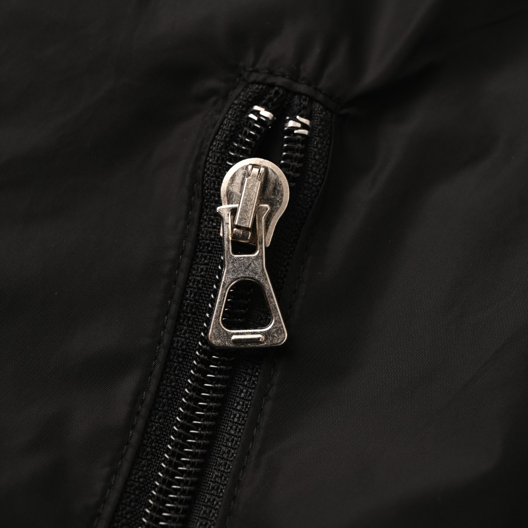 Gucci Clothing-349