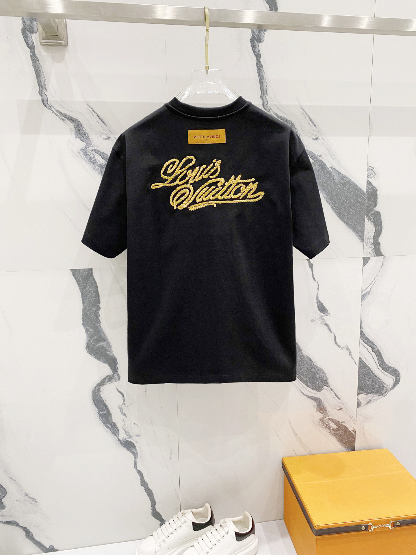 LV clothing-112