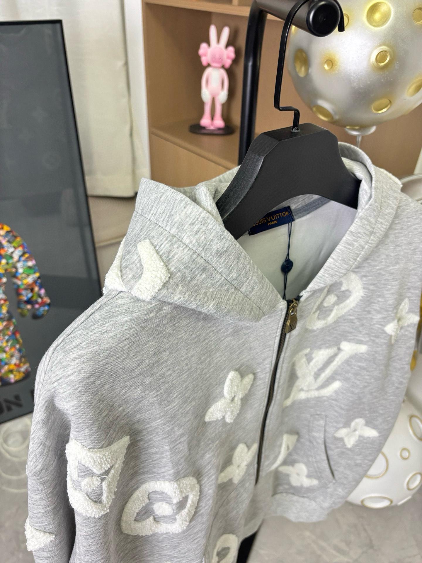 LV Clothing-302