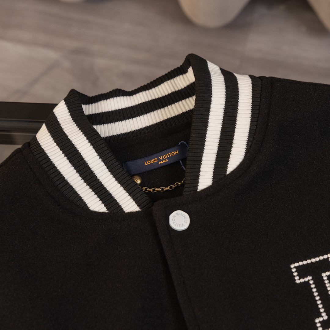 LV Clothing-314