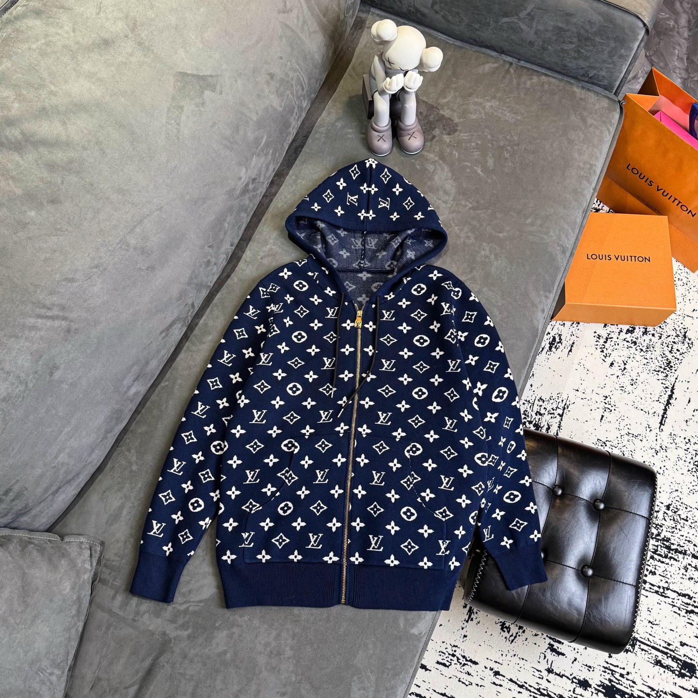 LV Clothing-333
