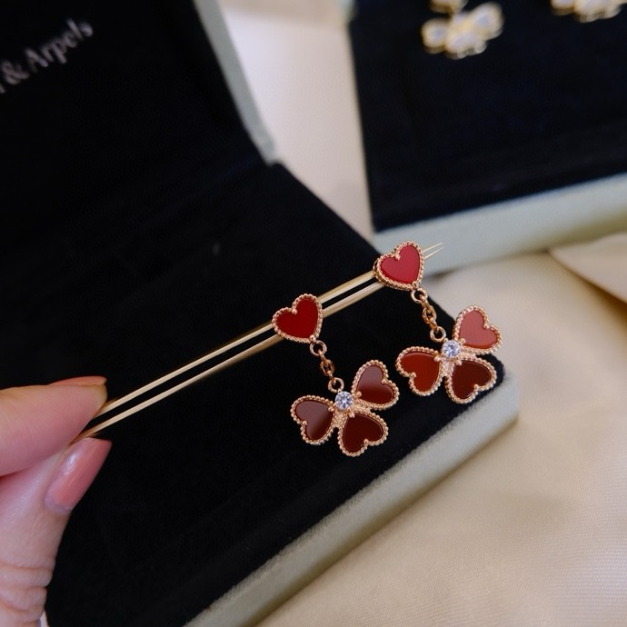 Van Cleef & Arpels earring-124
