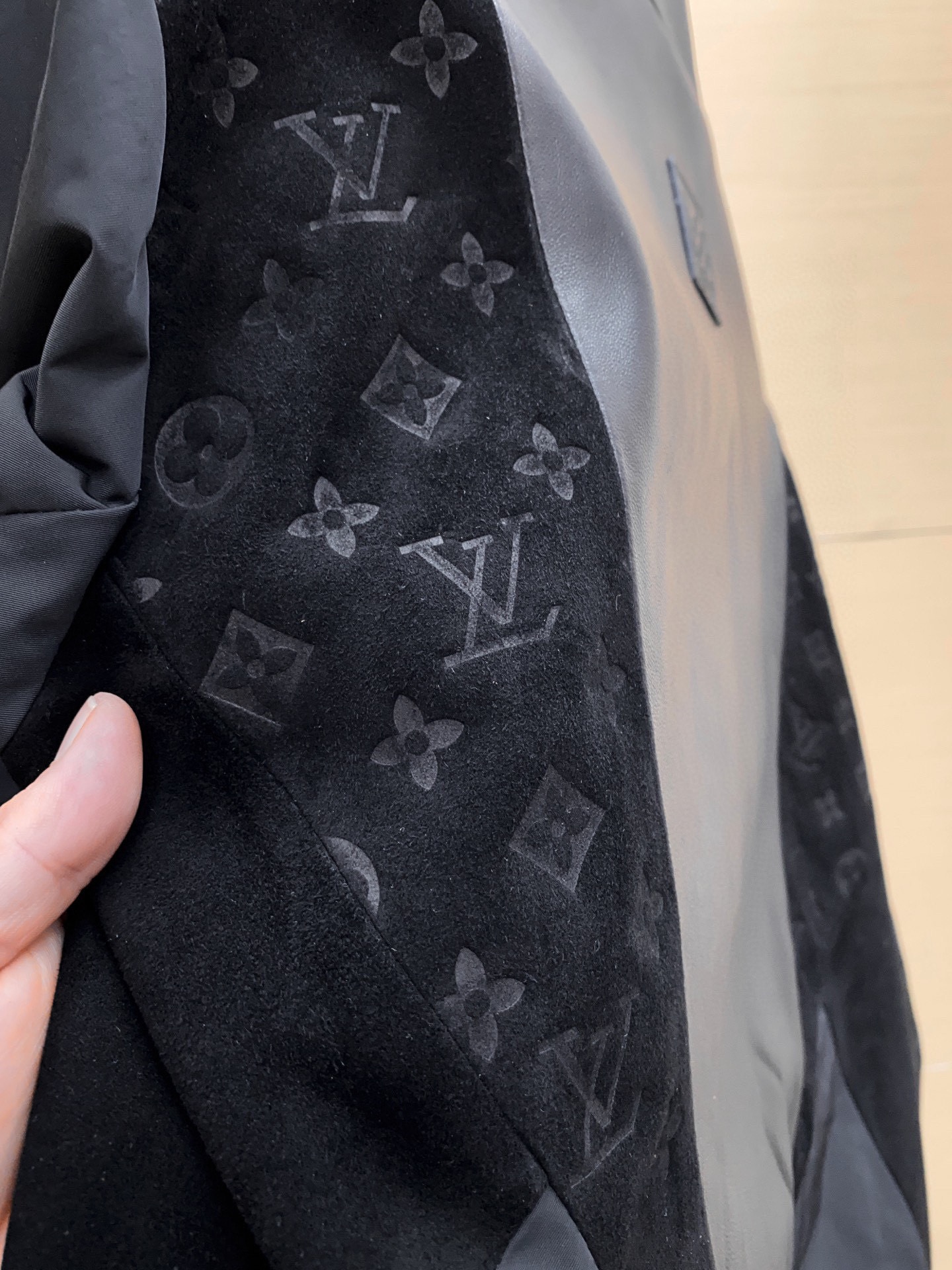 LV Clothing-272
