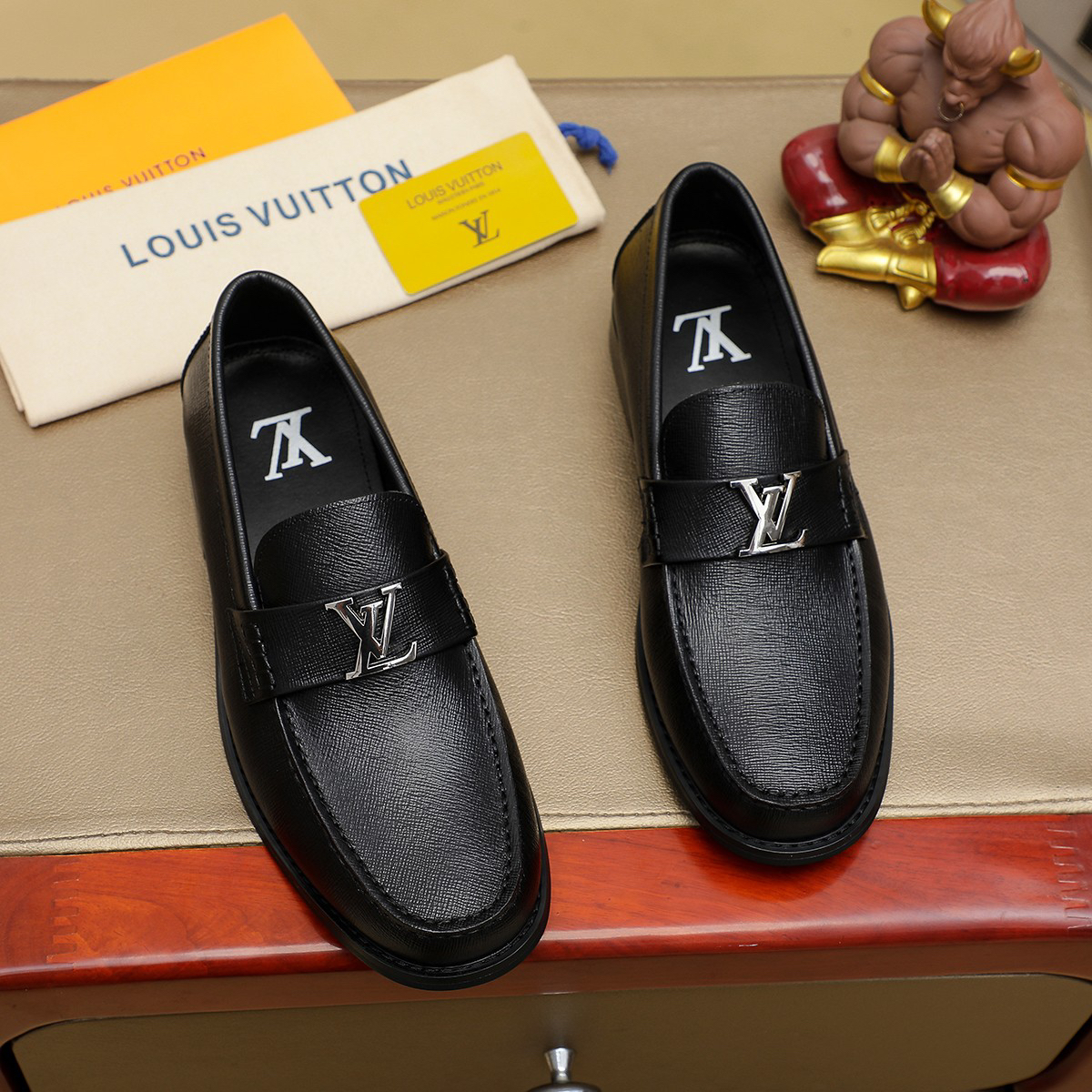 LV men's leather shoes-70