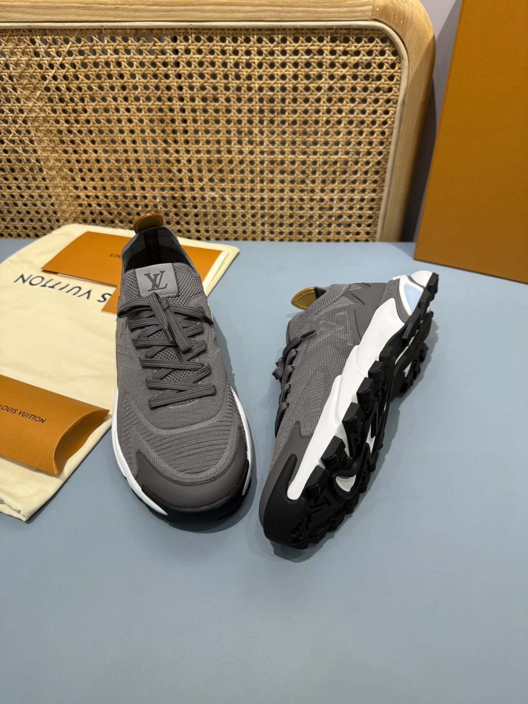 Lv Sneakers-179