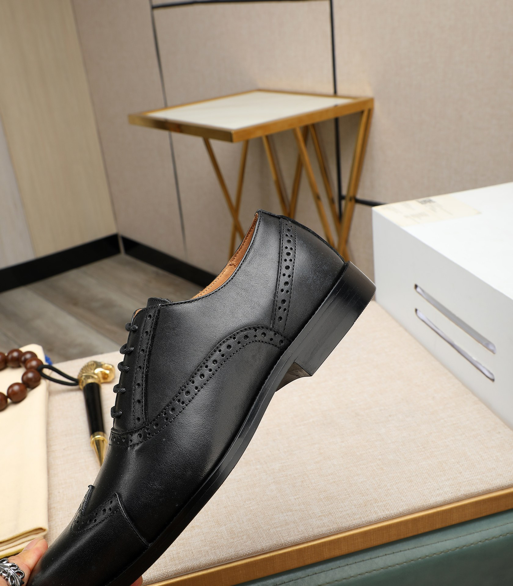 LV men's leather shoes-6