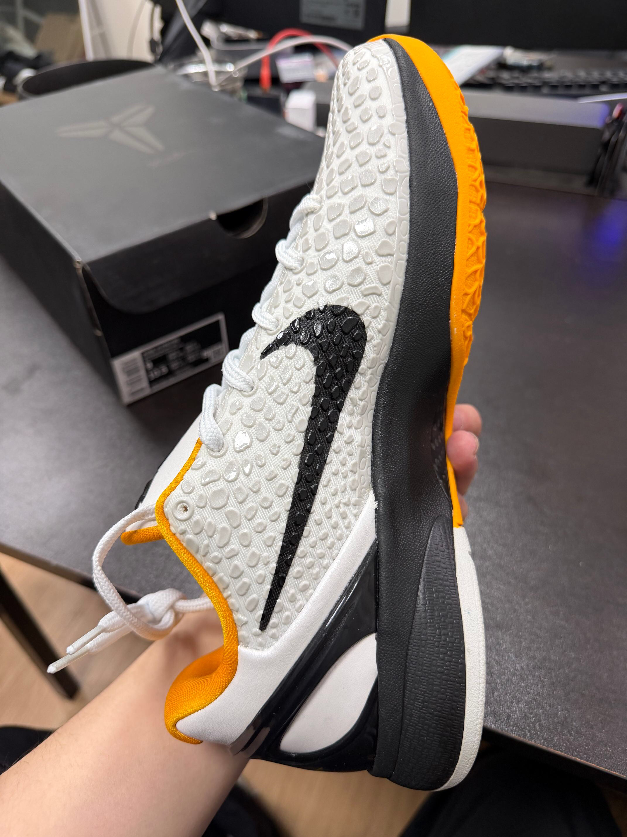 Nike Sneakers-110