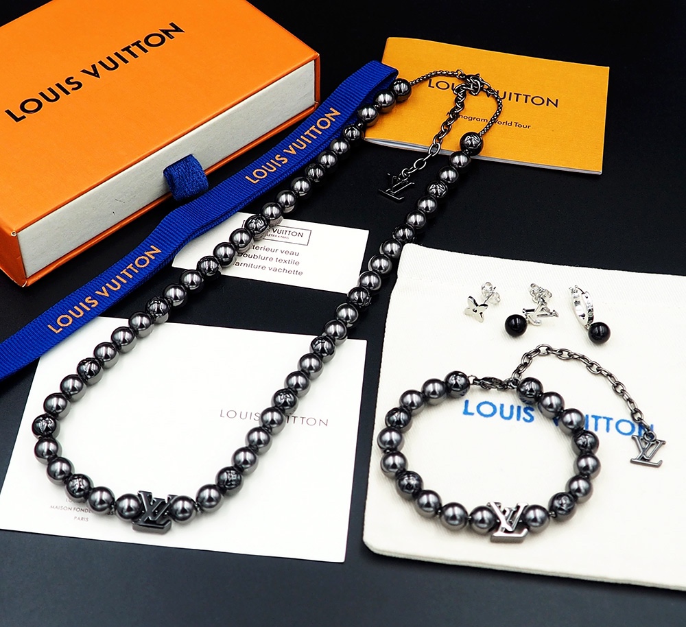 LV necklace-64