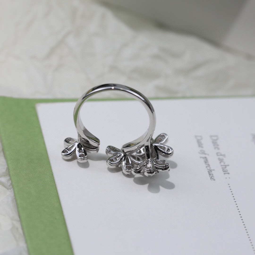 Van Cleef & Arpels ring-100