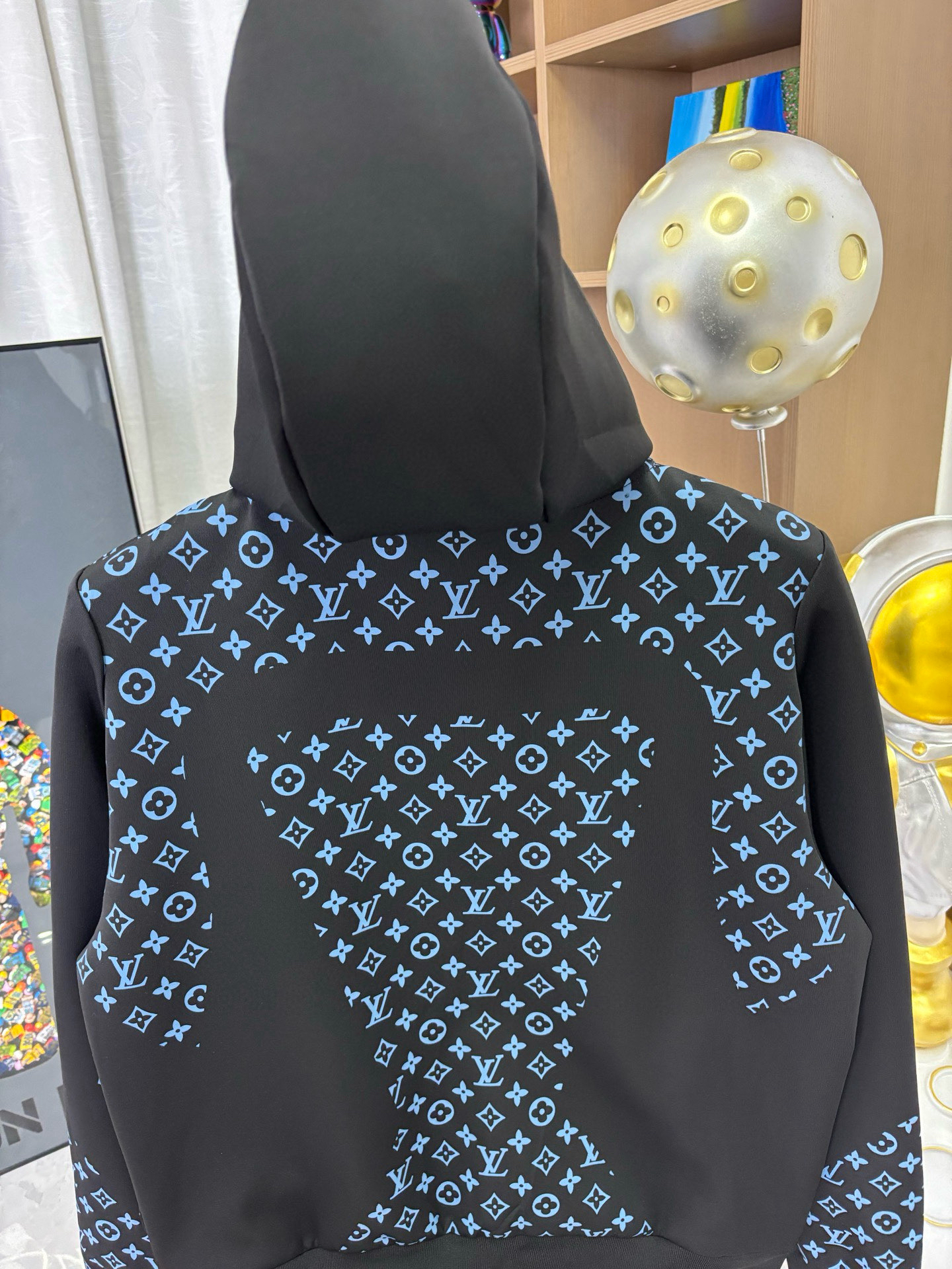 LV Clothing-305