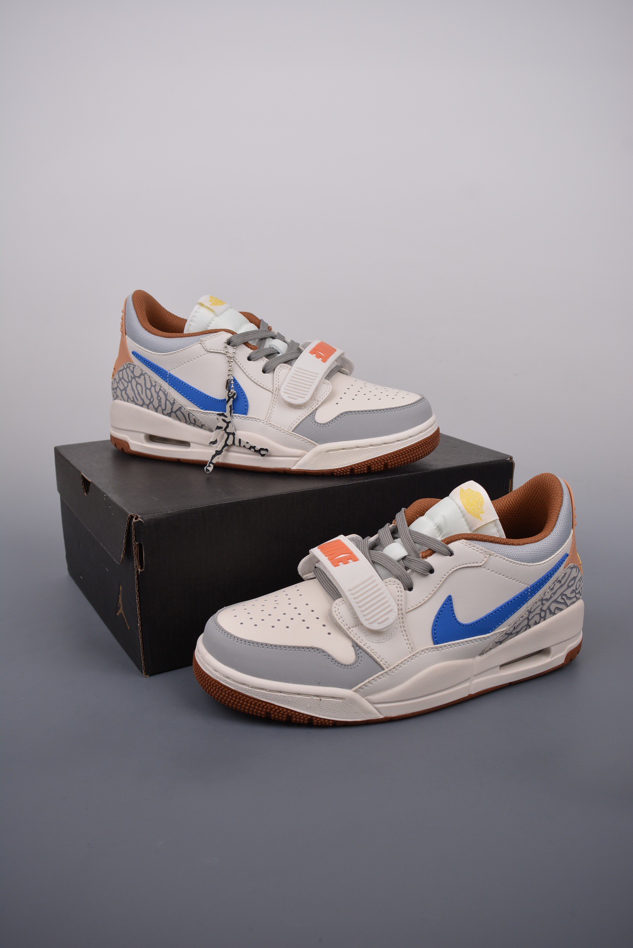 Nike Sneakers-325