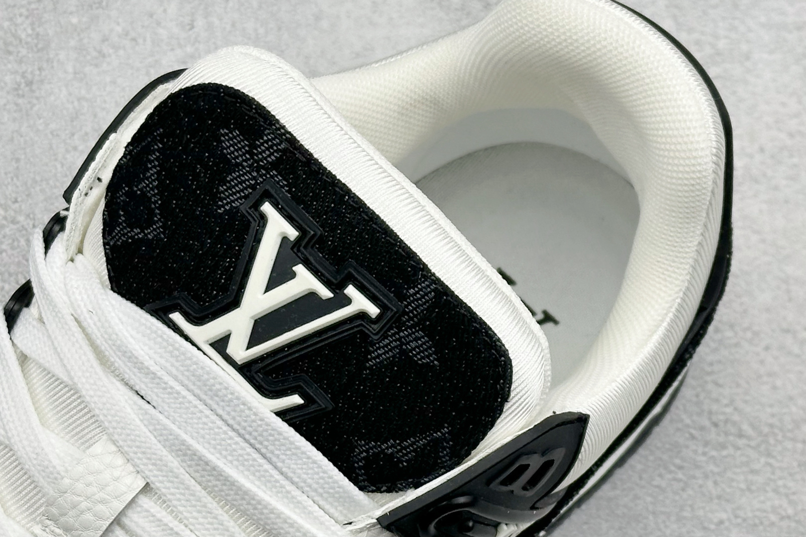 Lv Sneakers-249