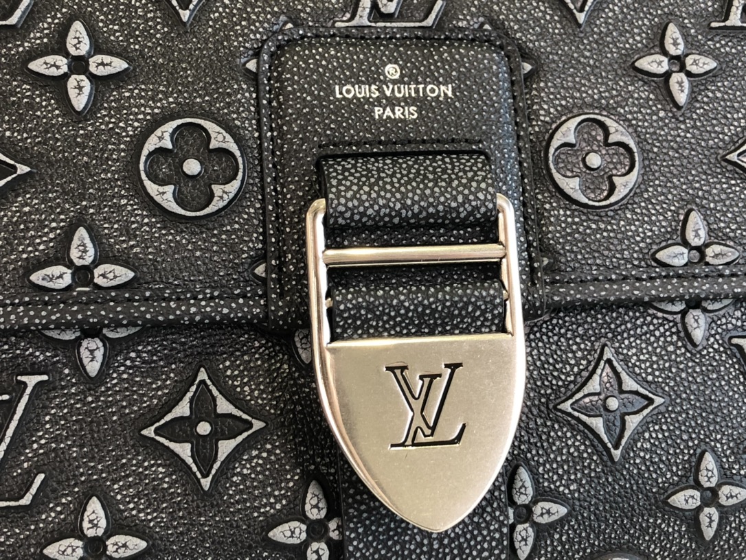 Louis Vuitton M21358 Archy Messenger MM Bag Cowhide leather Black
