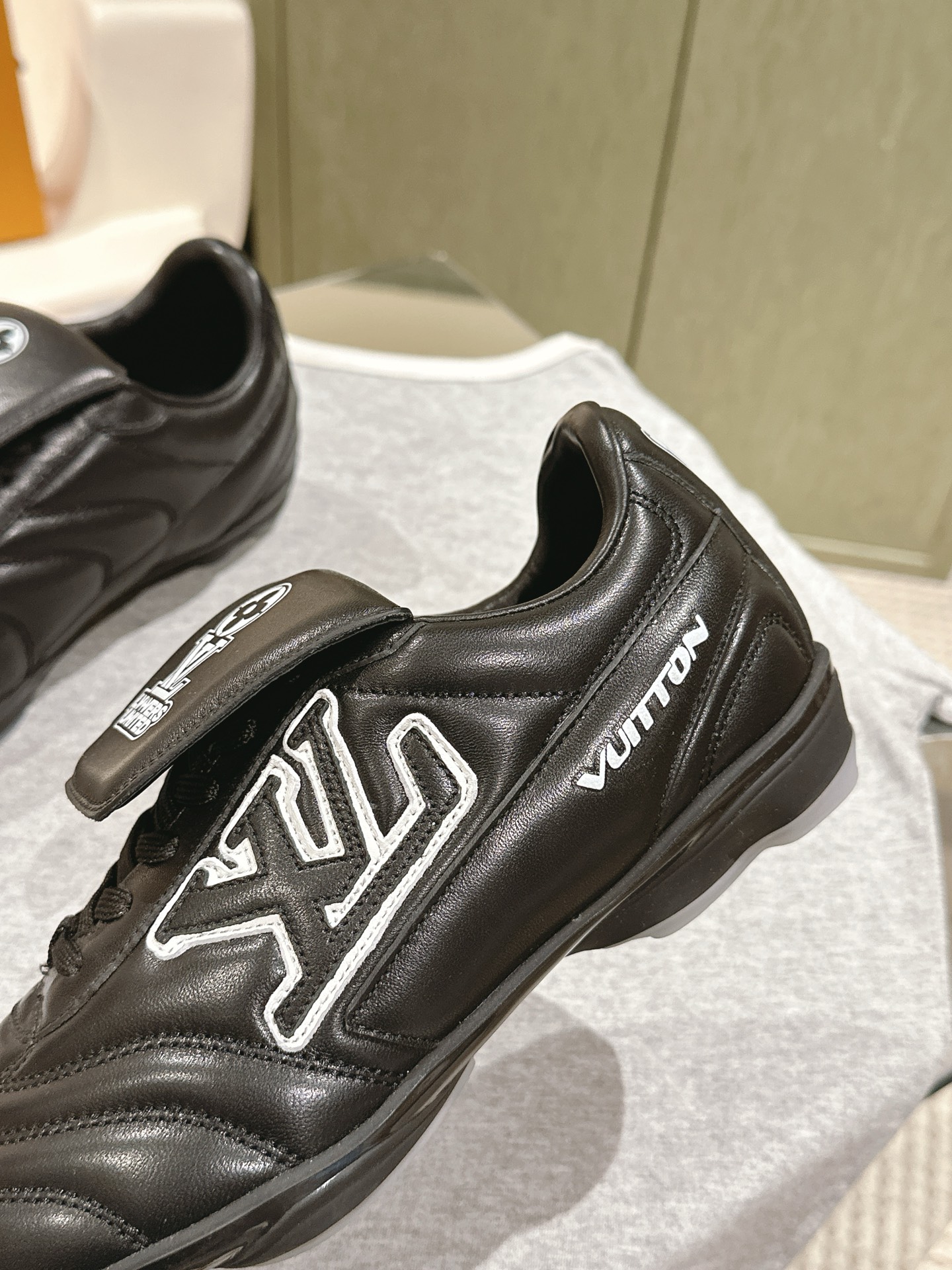 Lv Sneakers-239