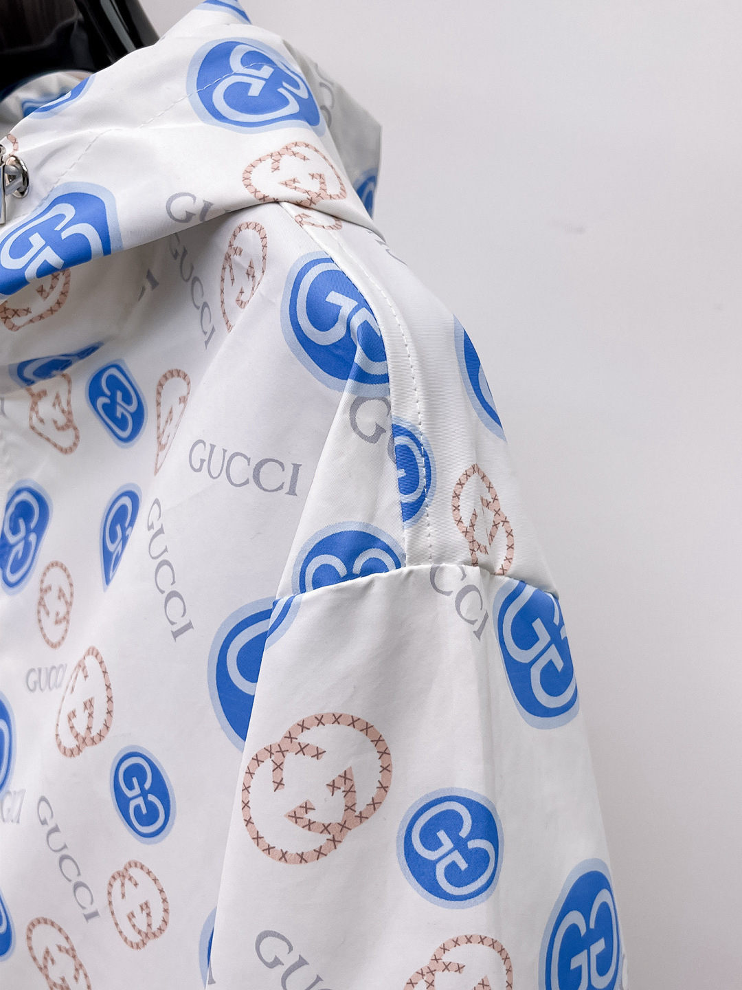 Gucci Clothing-357