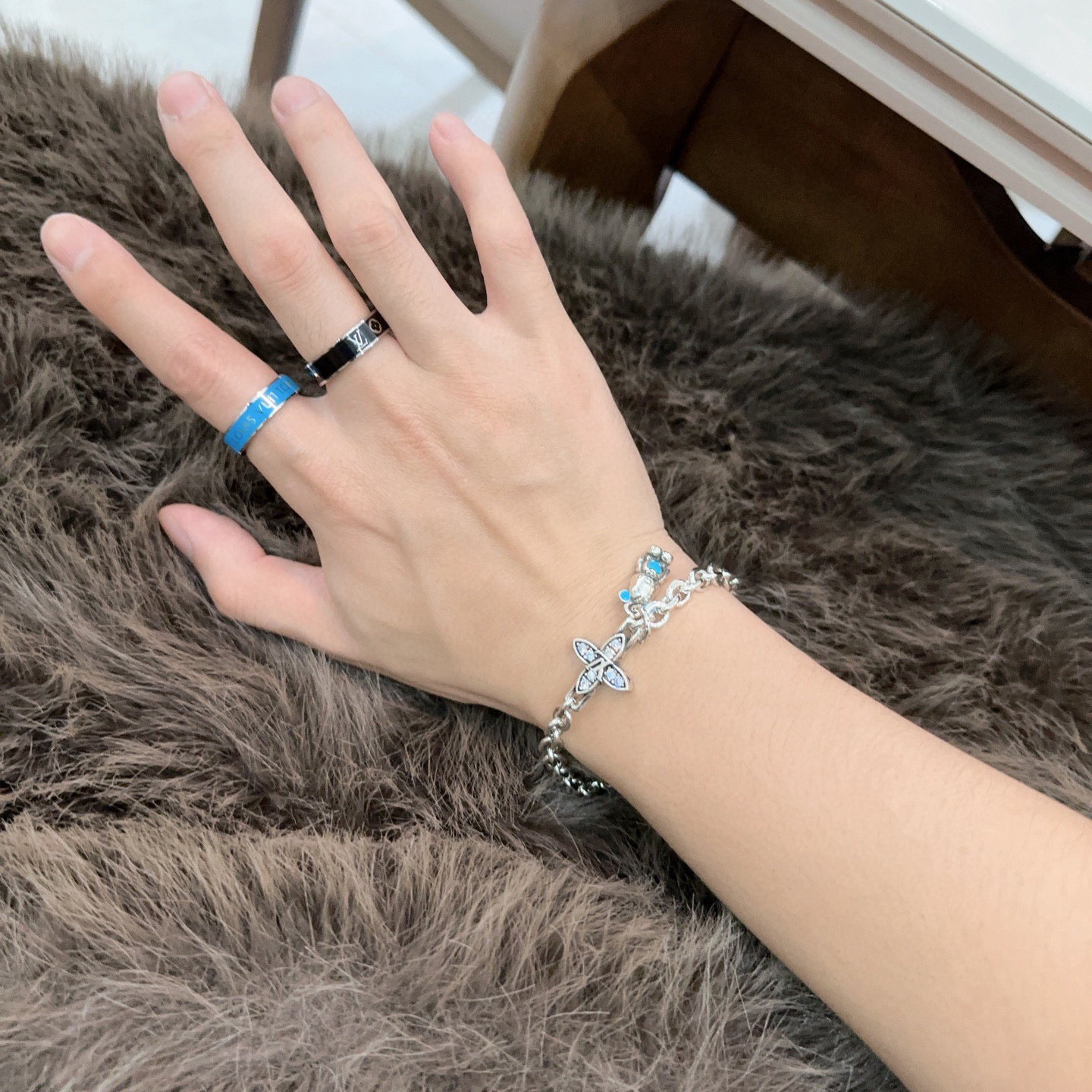 LV ring-60