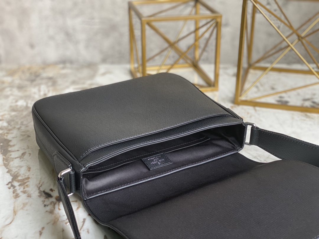 Louis Vuitton M30850 District PM Messenger Bag