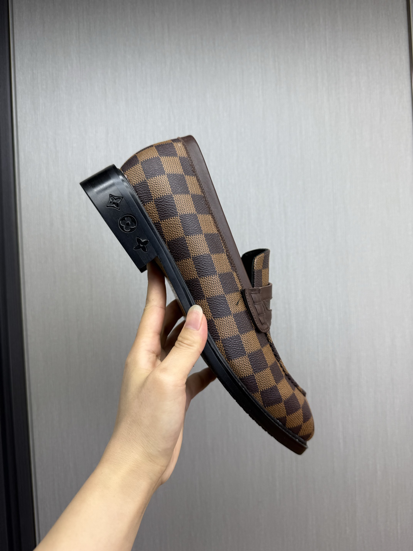LV women's leather shoes-34
