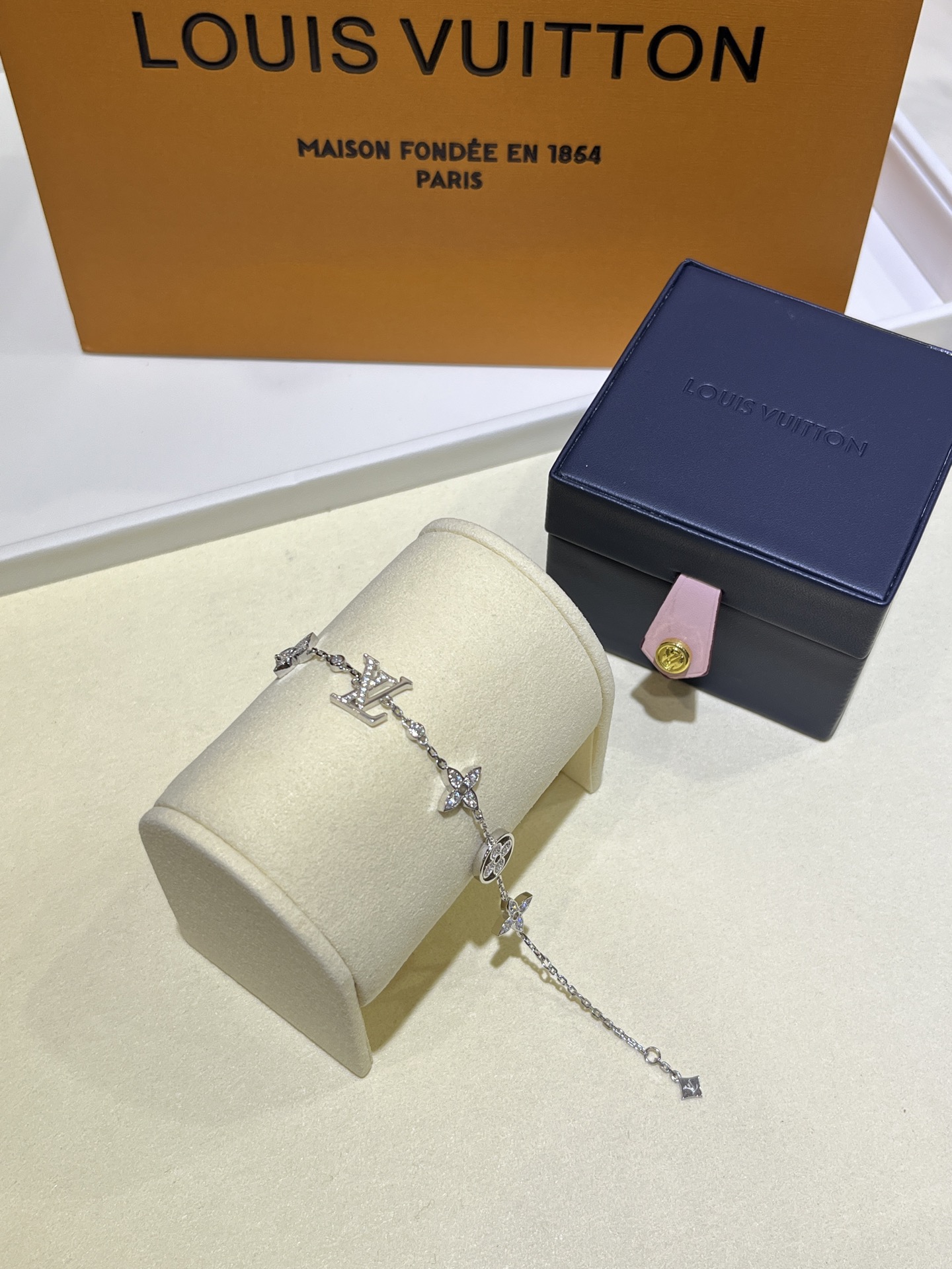 LV Bracelet-59