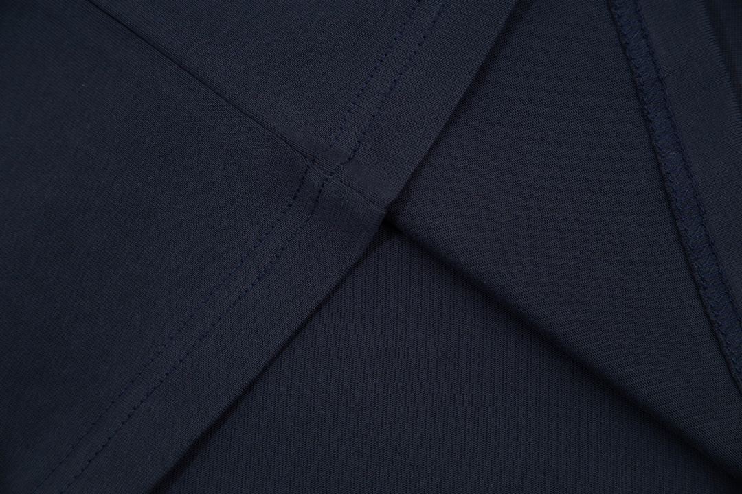 LV clothing-71