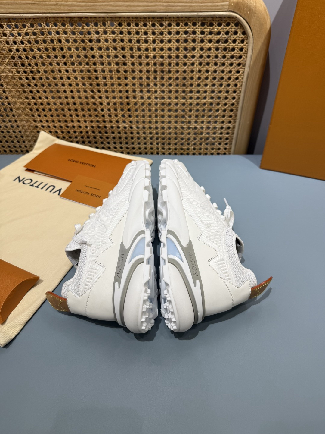 Lv Sneakers-190