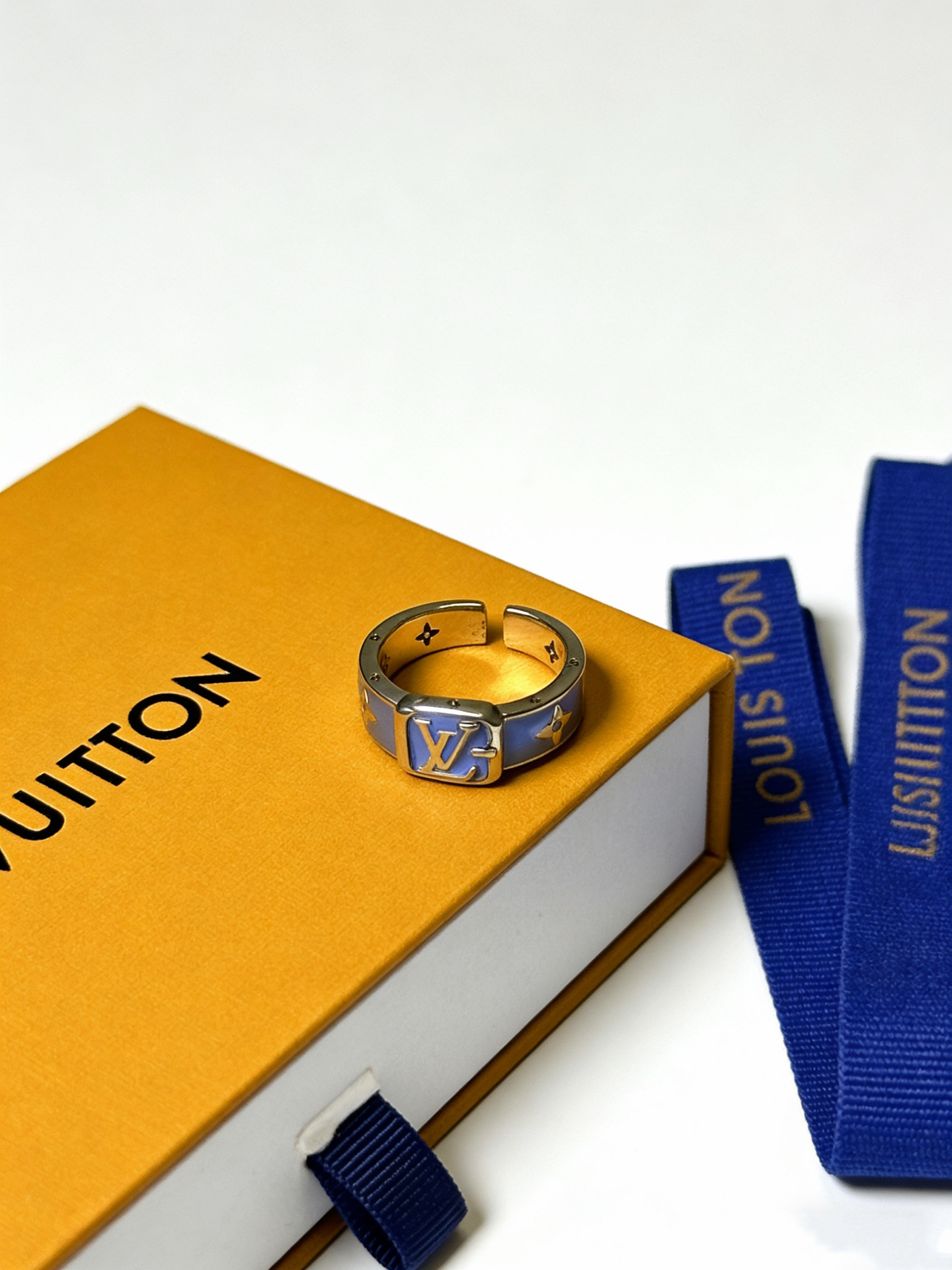 LV ring-71
