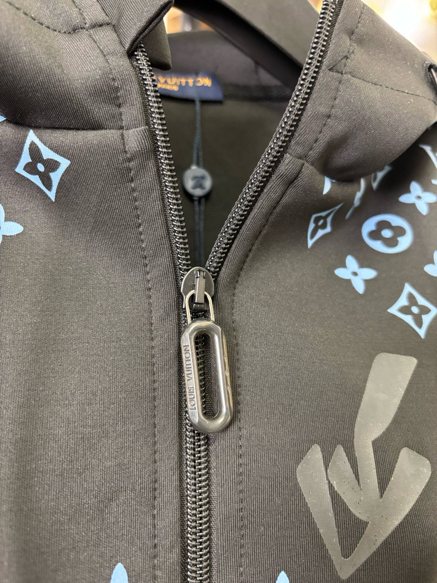 LV Clothing-305