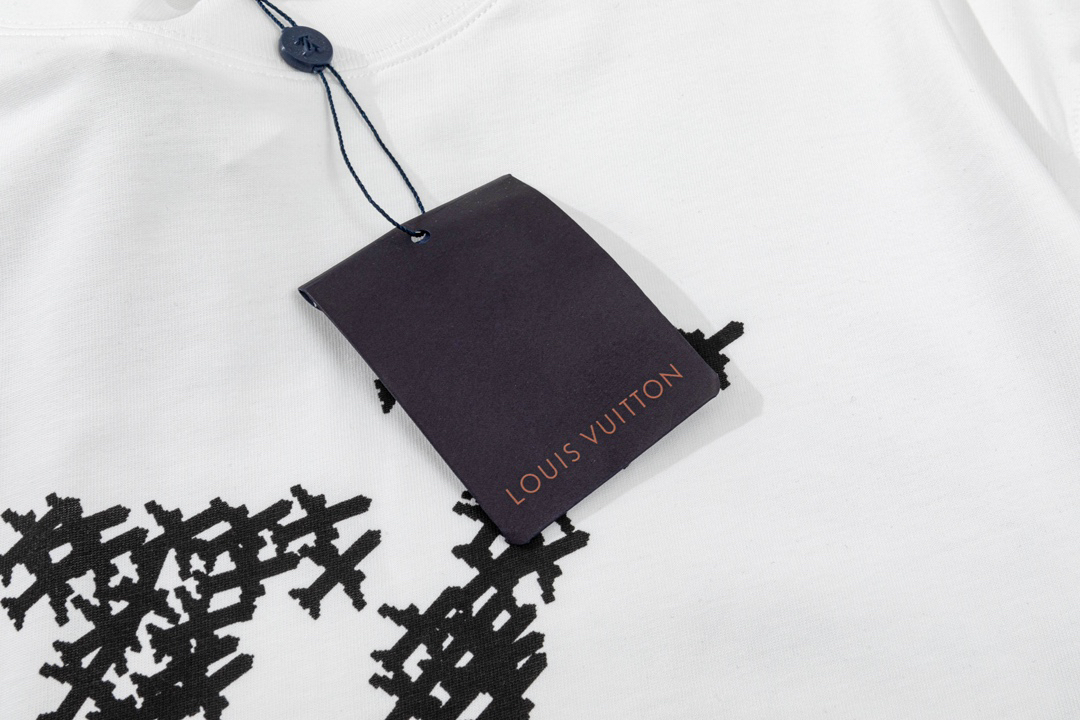 LV clothing-127