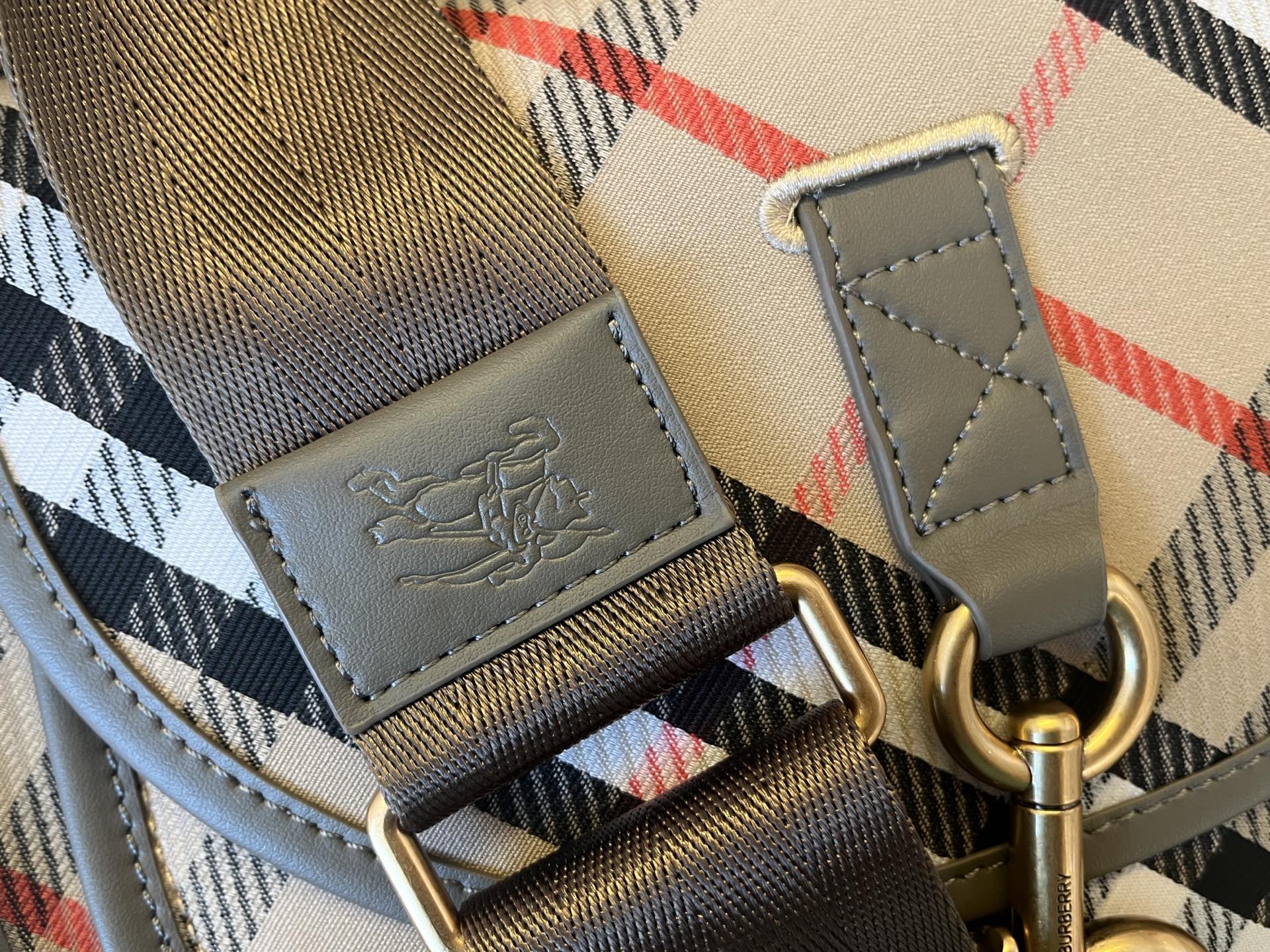 Burberry bag-132