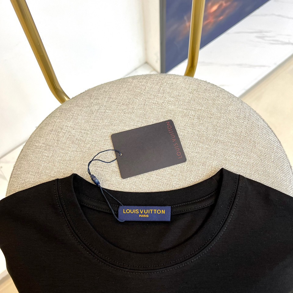 LV clothing-116