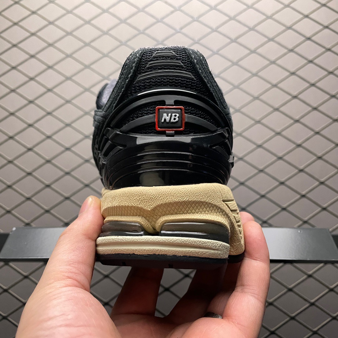 New Balance Sneakers-100