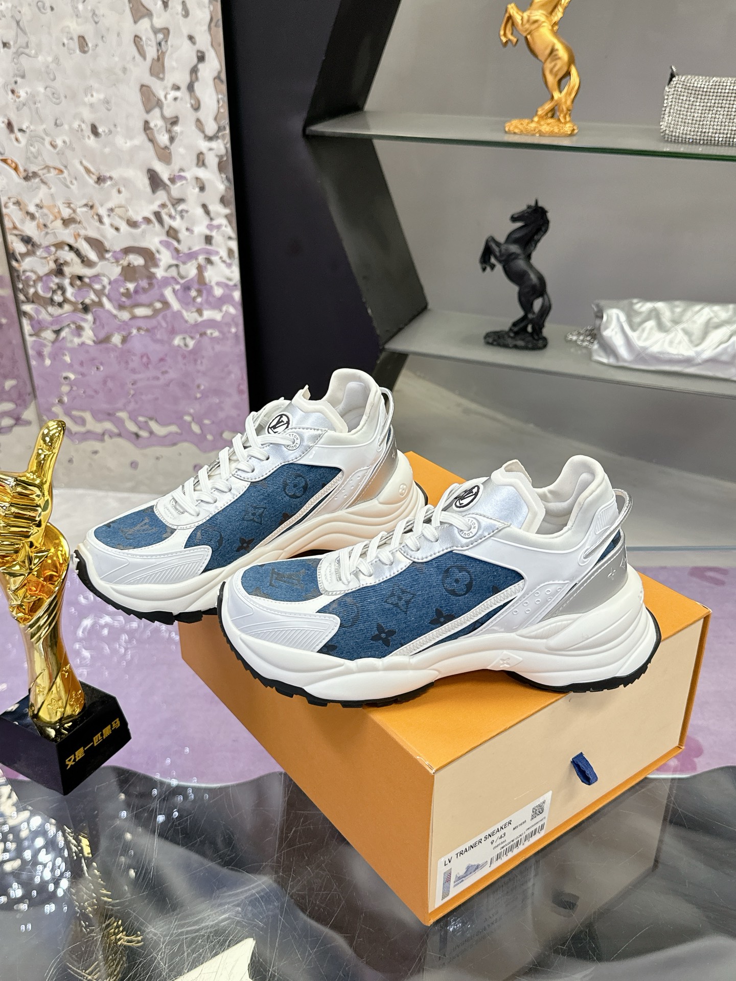 Lv Sneakers-200